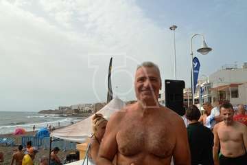 Alberto Rdríguez e Isabel Navarro triunfan en la XVII Travesía a Nado de Salinetas (Foto TA)